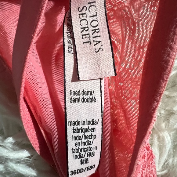 Victoria Secrets 36DD Lined Demi - Picture 7 of 7